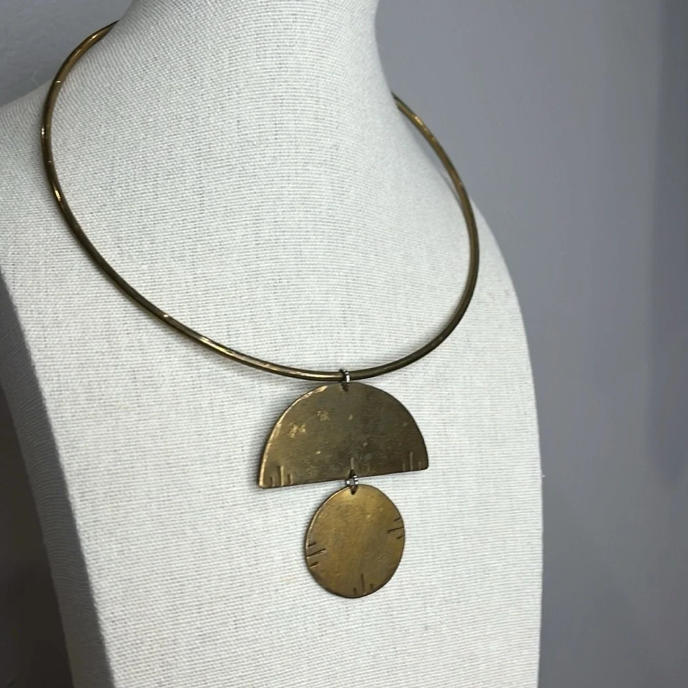 Artisan Brass Collar Necklace – Minimalist Geometric Jewelry